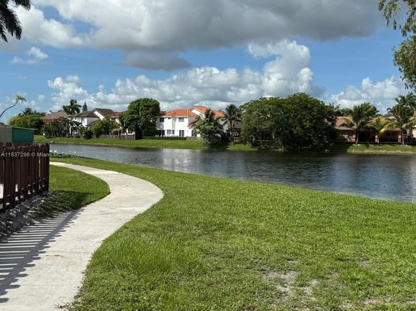 15320 SW 53rd St, Miami FL 33185