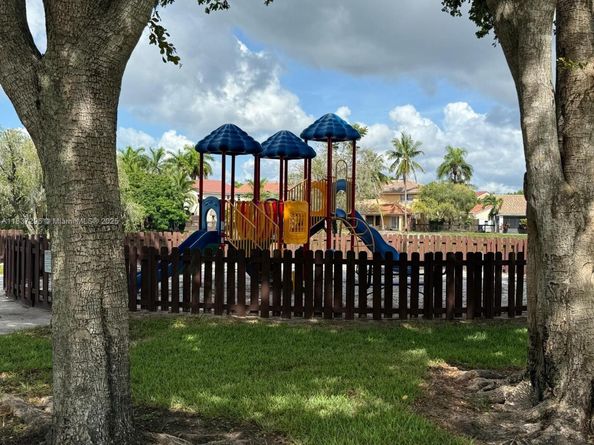 15320 SW 53rd St, Miami FL 33185