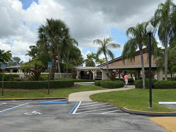 15320 SW 53rd St, Miami FL 33185