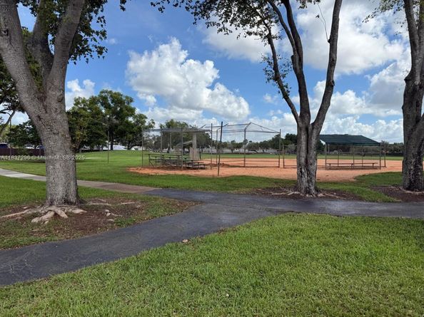 15320 SW 53rd St, Miami FL 33185