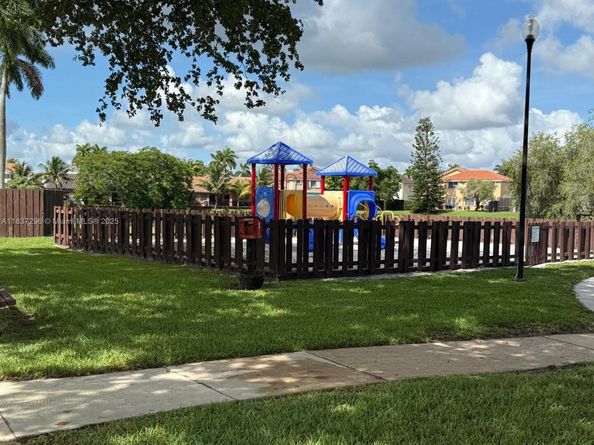 15320 SW 53rd St, Miami FL 33185