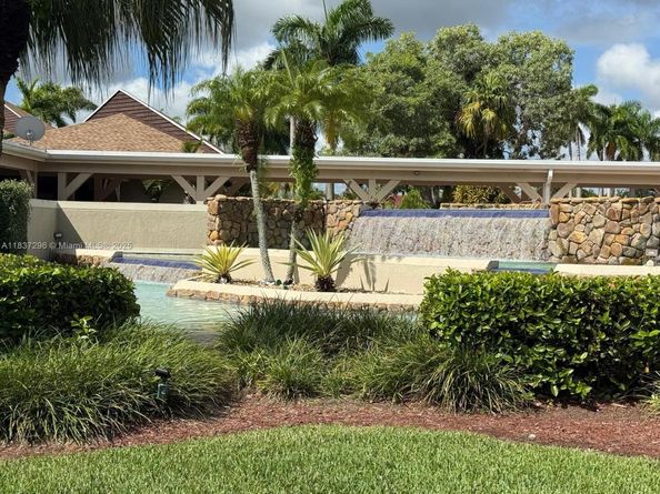 15320 SW 53rd St, Miami FL 33185