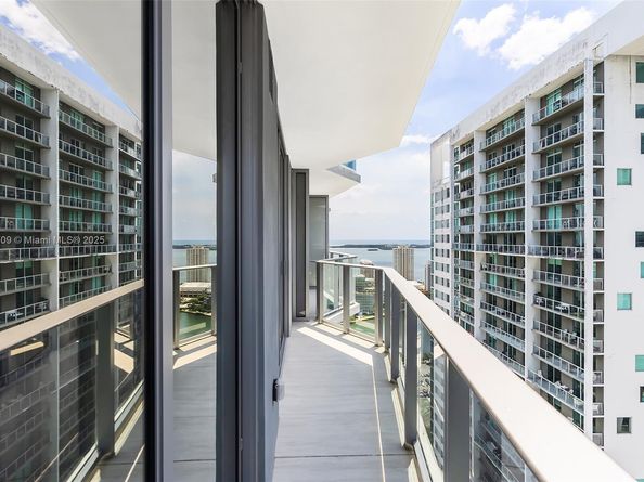 77 SE 5th ST 309, Miami FL 33131