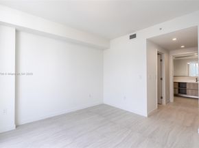 77 SE 5th ST 309, Miami FL 33131