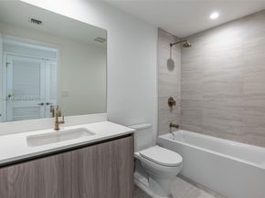 77 SE 5th ST 309, Miami FL 33131