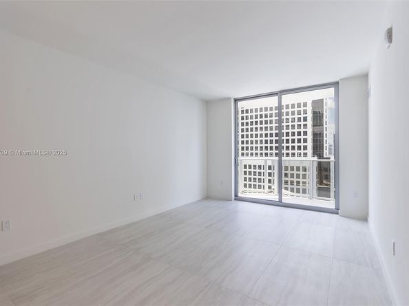 77 SE 5th ST 309, Miami FL 33131