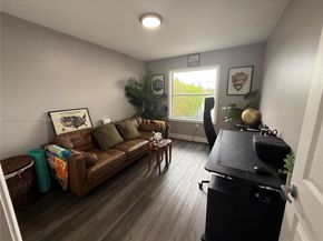11781 SW 7th St, Pembroke Pines FL 33025