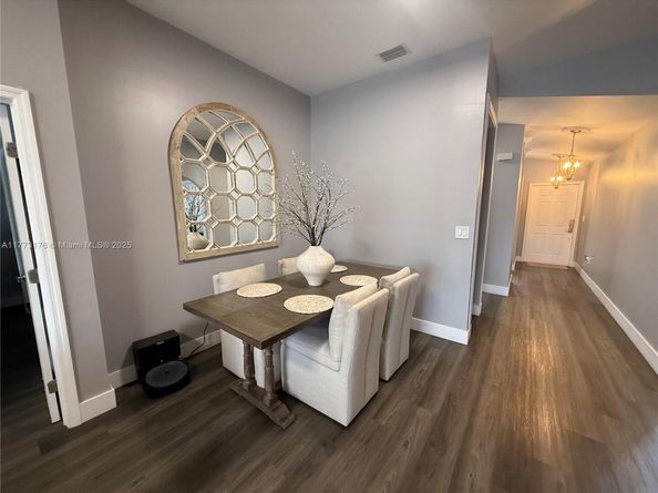 11781 SW 7th St, Pembroke Pines FL 33025