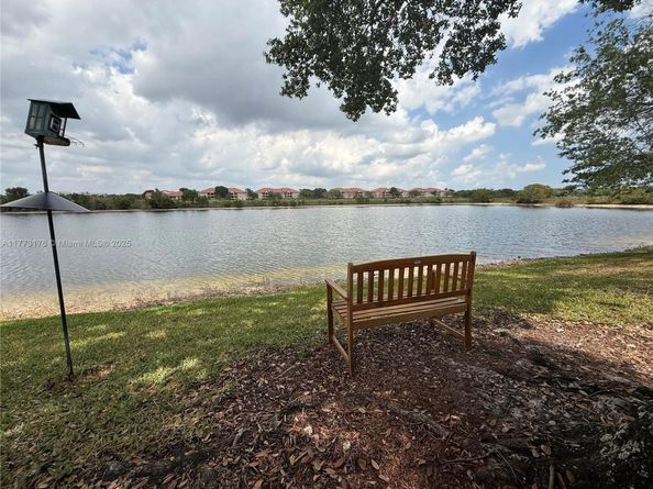 11781 SW 7th St, Pembroke Pines FL 33025