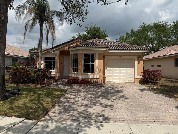 11781 SW 7th St, Pembroke Pines FL 33025