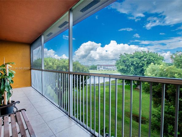 13475 SW 9th St 410A, Pembroke Pines FL 33027