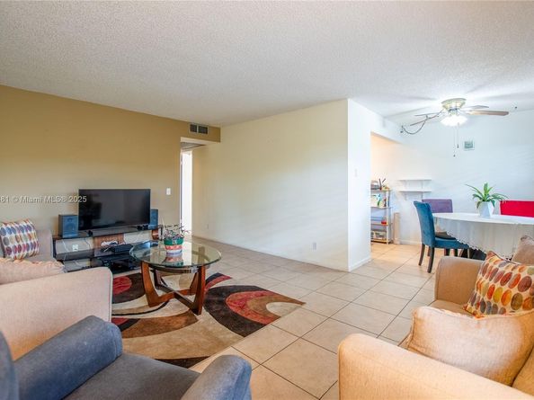 13475 SW 9th St 410A, Pembroke Pines FL 33027