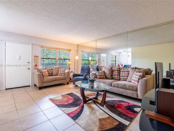 13475 SW 9th St 410A, Pembroke Pines FL 33027