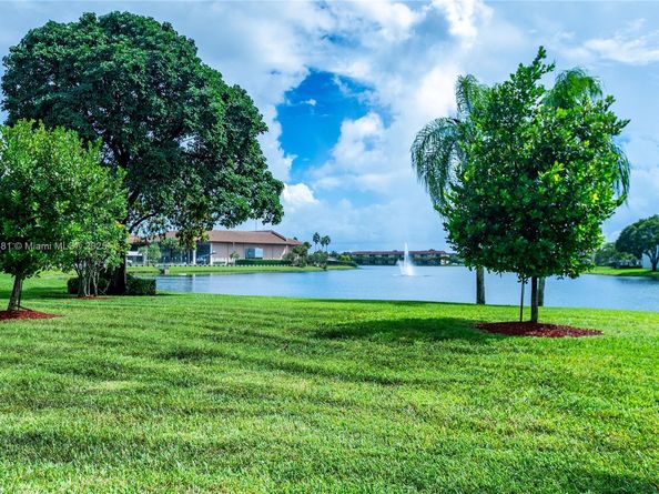 13475 SW 9th St 410A, Pembroke Pines FL 33027