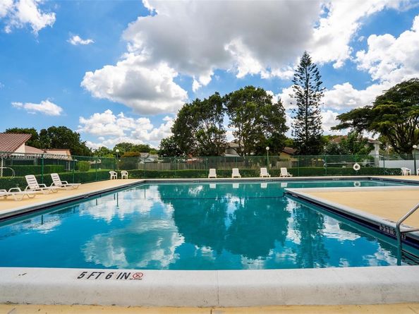 354 Lakeside Ct 212, Sunrise FL 33326