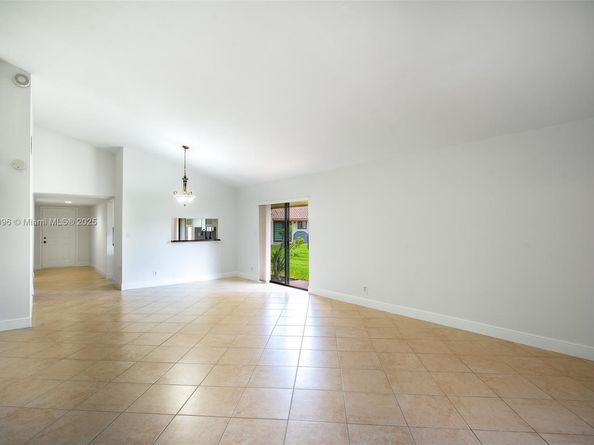354 Lakeside Ct 212, Sunrise FL 33326