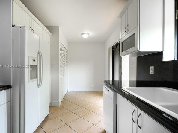 354 Lakeside Ct 212, Sunrise FL 33326