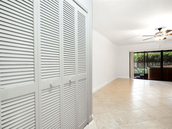 354 Lakeside Ct 212, Sunrise FL 33326