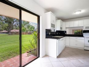 354 Lakeside Ct 212, Sunrise FL 33326