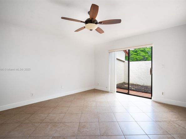 354 Lakeside Ct 212, Sunrise FL 33326