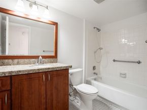 354 Lakeside Ct 212, Sunrise FL 33326