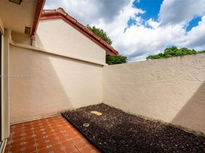 354 Lakeside Ct 212, Sunrise FL 33326