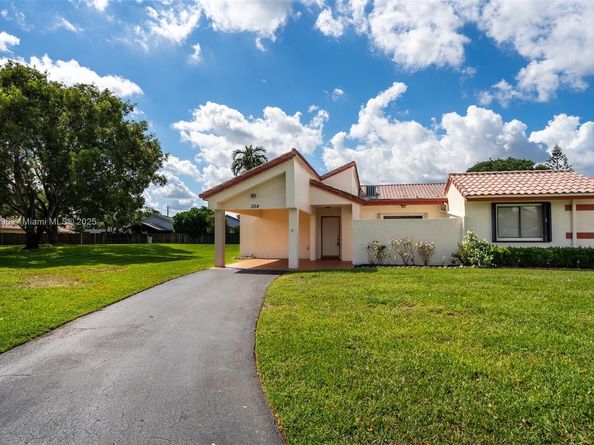 354 Lakeside Ct 212, Sunrise FL 33326