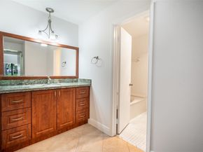 354 Lakeside Ct 212, Sunrise FL 33326