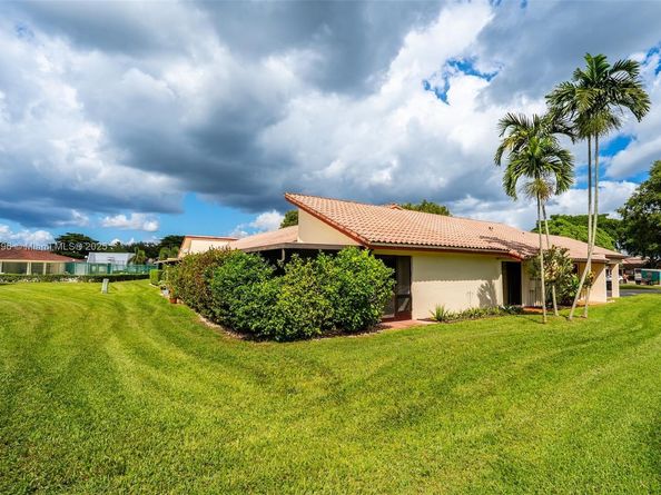 354 Lakeside Ct 212, Sunrise FL 33326