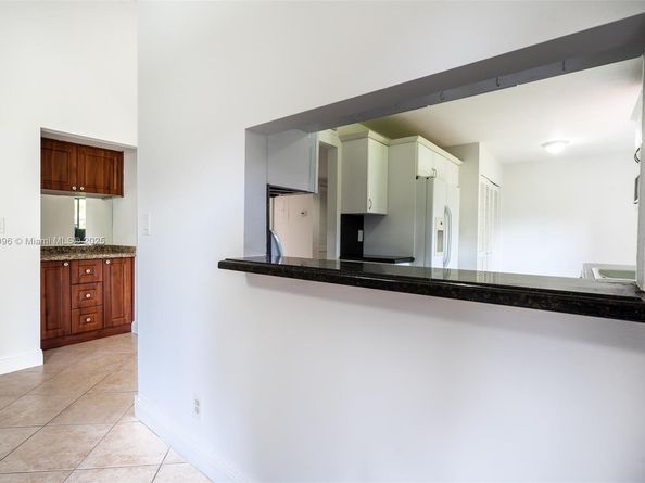 354 Lakeside Ct 212, Sunrise FL 33326