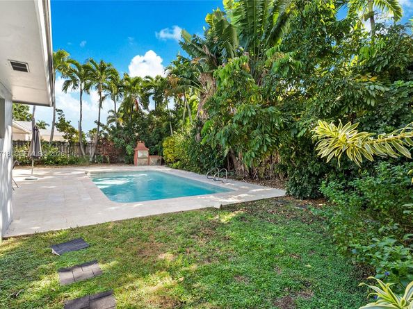 1920 NE 206th Ter, Miami FL 33179