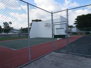 216 Lakeside Cir, Sunrise FL 33326