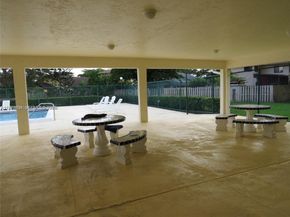 216 Lakeside Cir, Sunrise FL 33326