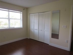 216 Lakeside Cir, Sunrise FL 33326