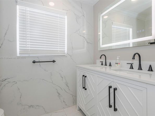 11700 Sheridan St, Pembroke Pines FL 33026