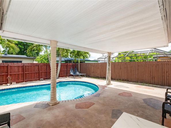 11700 Sheridan St, Pembroke Pines FL 33026