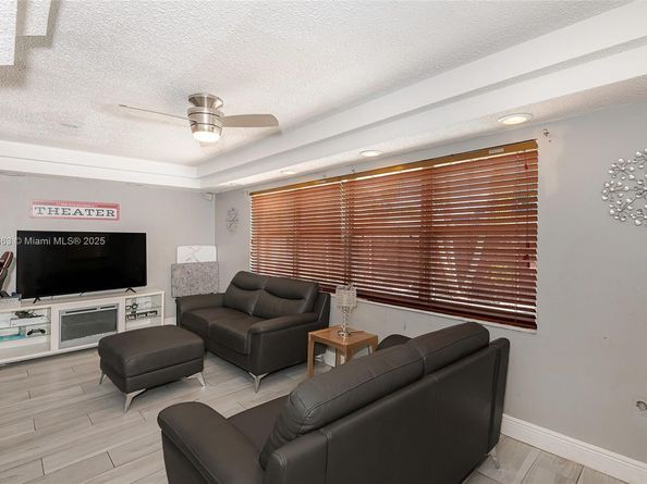 11700 Sheridan St, Pembroke Pines FL 33026