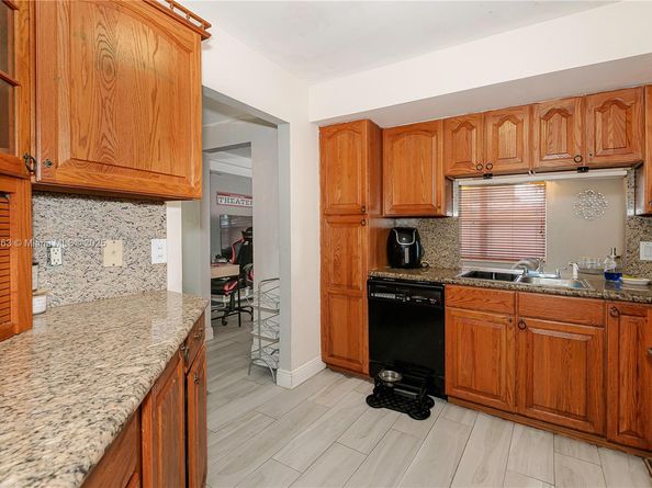 11700 Sheridan St, Pembroke Pines FL 33026