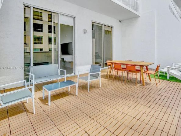 1200 Brickell Bay Dr 1404, Miami FL 33131