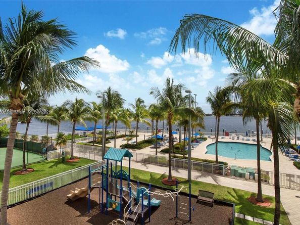 2101 Brickell Ave 1803, Miami FL 33129