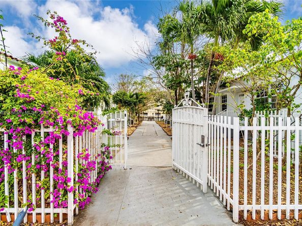 8335 E Crespi Blvd 4, Miami Beach FL 33141
