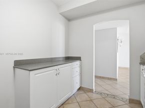 3731 N Country Club Dr 1421, Aventura FL 33180