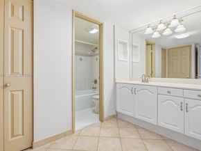 3731 N Country Club Dr 1421, Aventura FL 33180