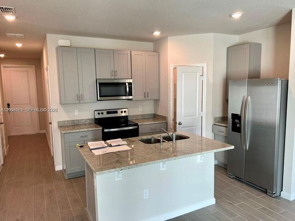 5629 Mentmore Dr, Mangonia Park FL 33407