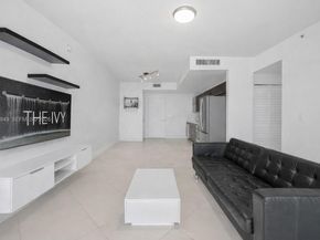 90 SW 3rd St 1608, Miami FL 33130