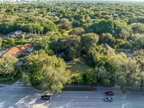 8200 Sunset Dr, Miami FL 33143