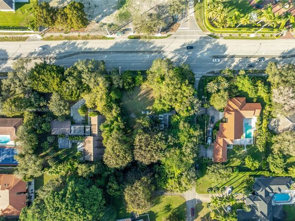 8200 Sunset Dr, Miami FL 33143