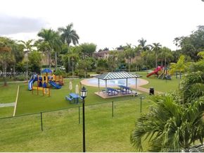 5753 NW 98th Ave, Doral FL 33178