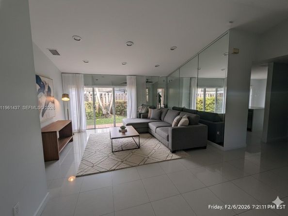 5753 NW 98th Ave, Doral FL 33178