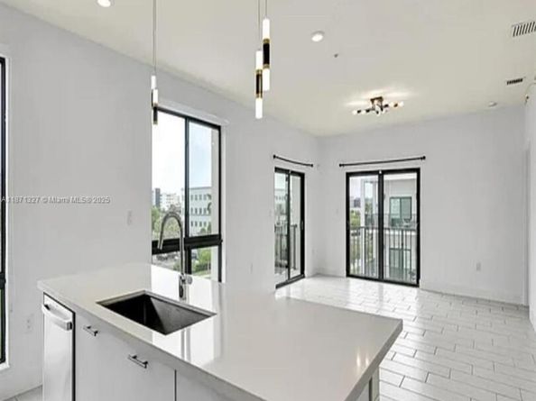 8167 NW 41st St E406, Doral FL 33166